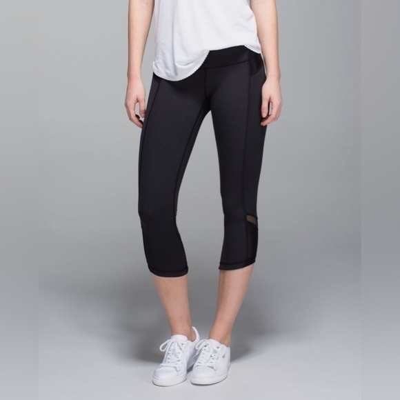 Lululemon Just Breathe Black Crop 21.5” Mesh Dot Mid Rise Athletic Leggings Sz 4 - Picture 4 of 14